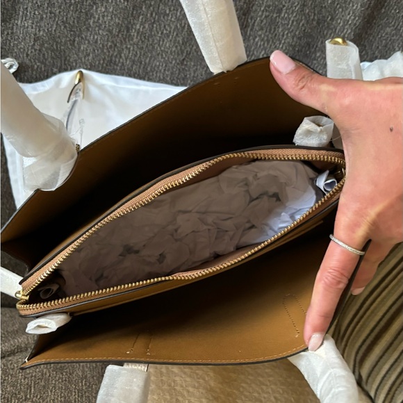 Authentic COACH 1941 pebbled leather 3 compartments 2way zip Satchel/Crosby - Picture 15 of 16